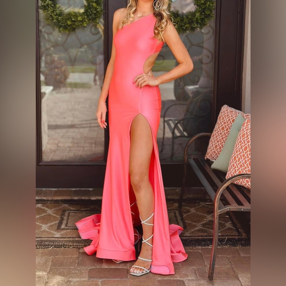 Atria 2023 Collection size 2 *stunning*
